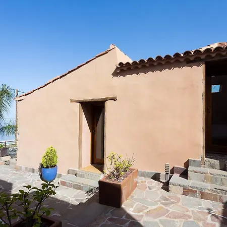 Casa Erques I Y Ii